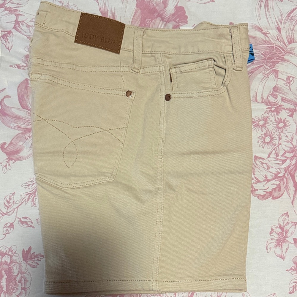 Judy Blue Women's Tan Jean Shorts